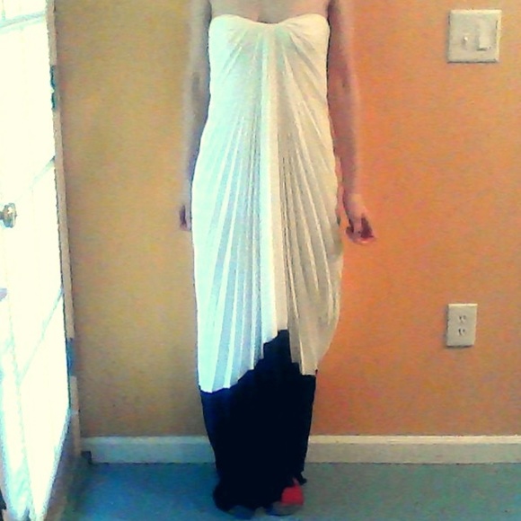 Monique Lhuillier Dresses & Skirts - Lhuillier Gown